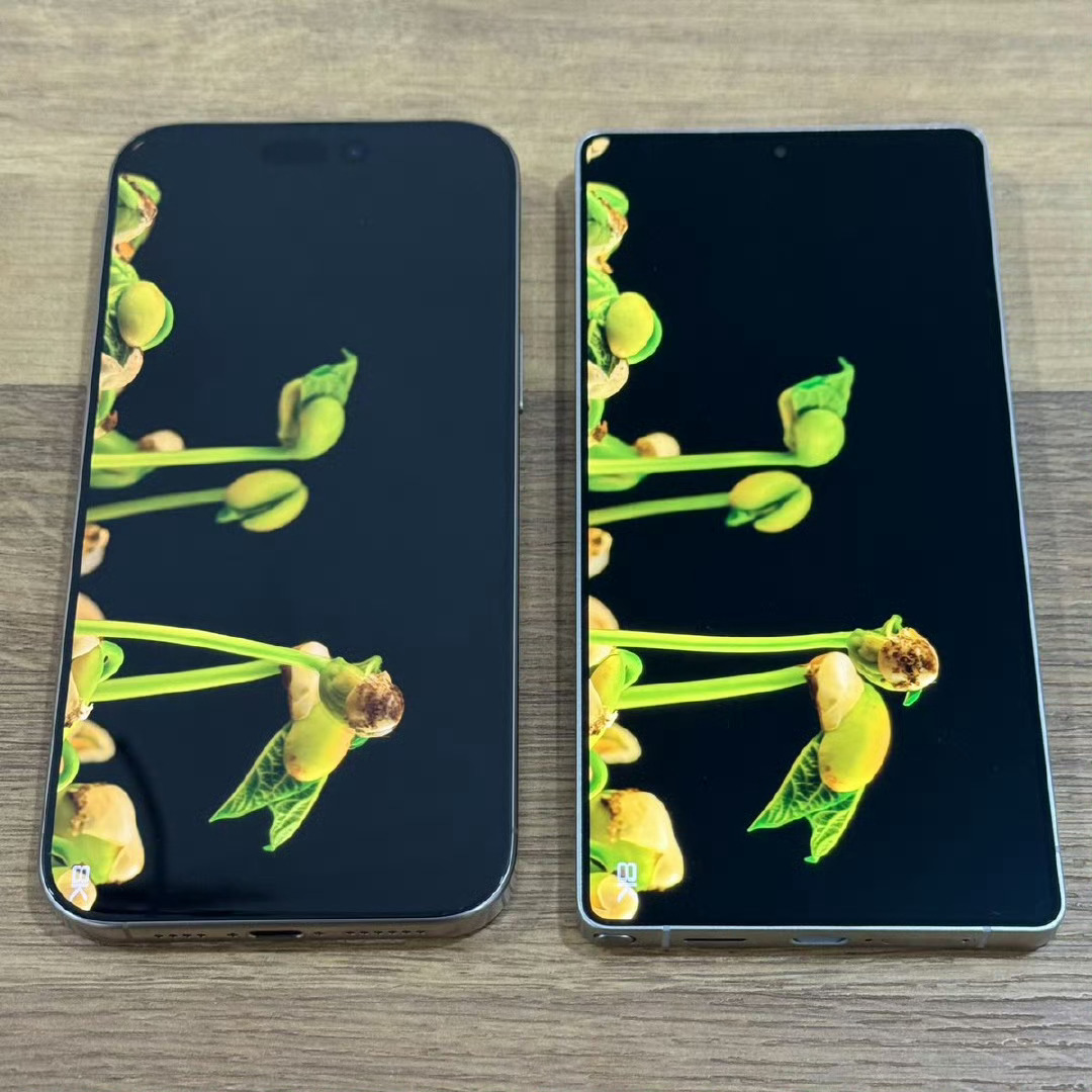 iPhone 16 Pro Max 与三星 S25 Ultra三星屏幕没的说 ​