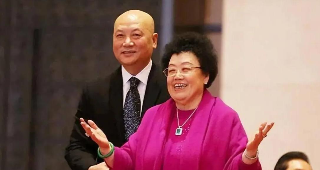 陈丽华去世后，迟重瑞接下来可能面临3个选择

1.重回演艺圈，靠着唐僧扮演者这块