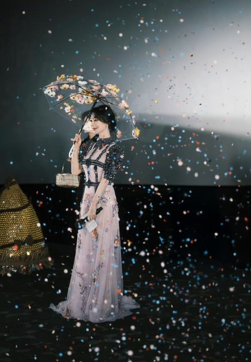 花伞下的杨紫杨紫花伞神图花伞神图绝绝紫～太美了 ​​​