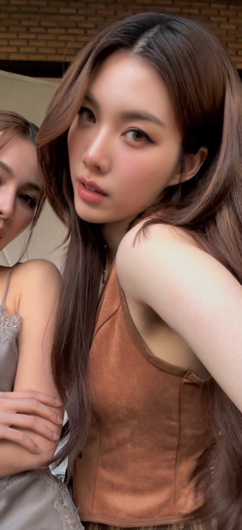 六女一 