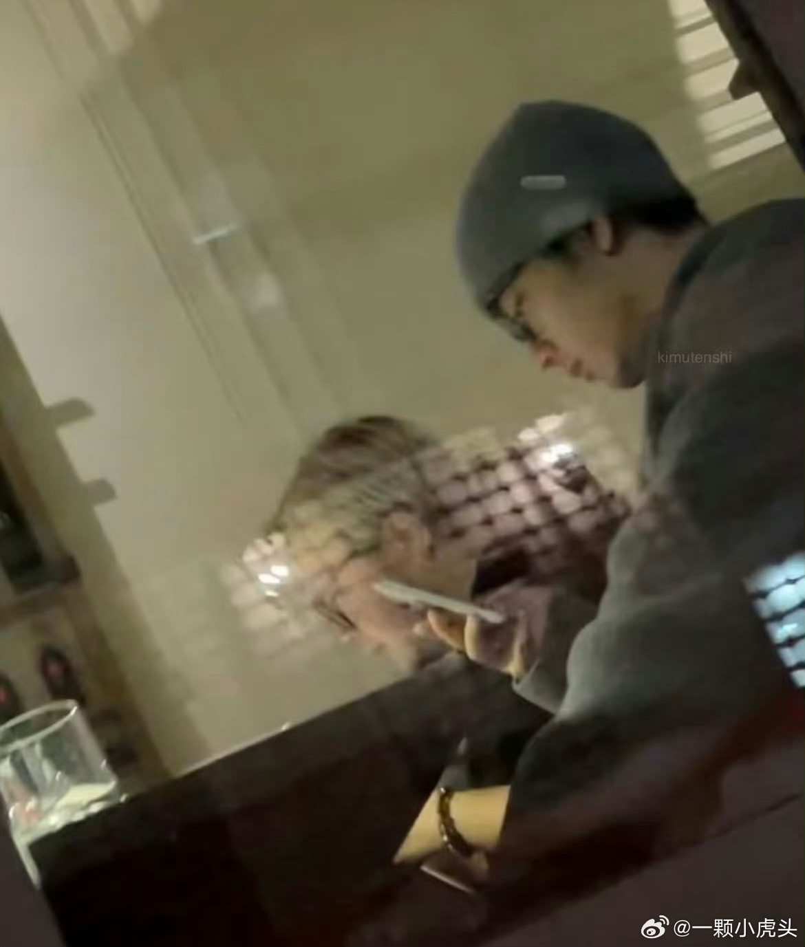 难怪那么多人想去肖战工作室上班了，跟着老板到处吃好吃的，老板不能多吃，都是你吃