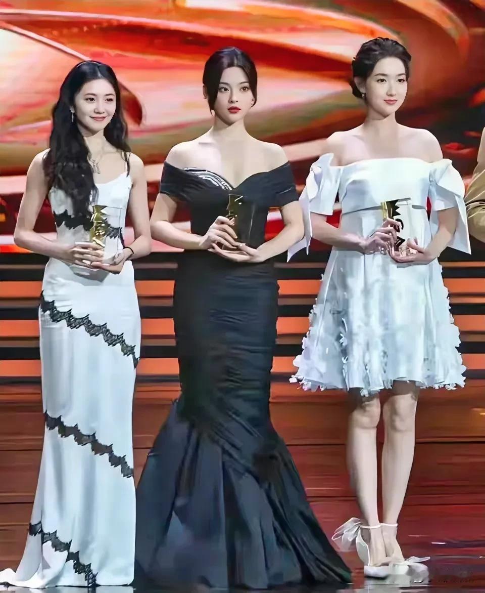 内娱90后小花中最美的三位女明星，你们认识吗？有人问为什么没有娜扎，因为娜扎的级