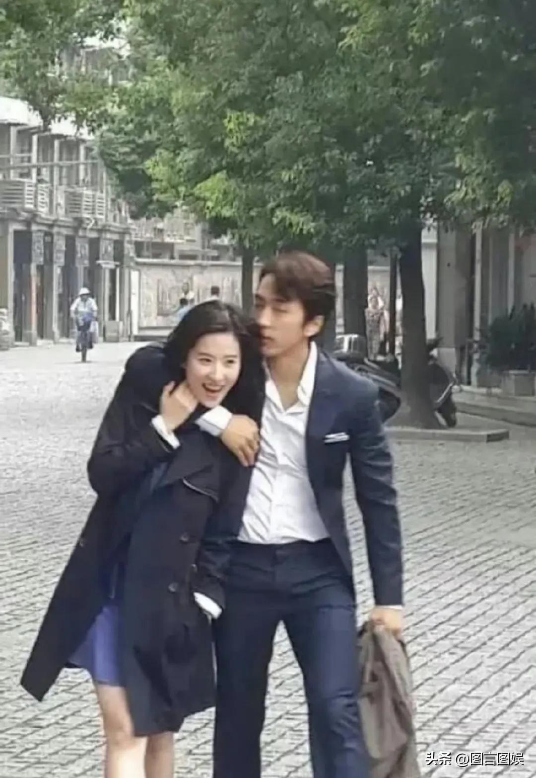 刘大锤直播猛猛一顿爆料，
刘亦菲单身8年内幕被曝光！
2026年3月12日晚8点