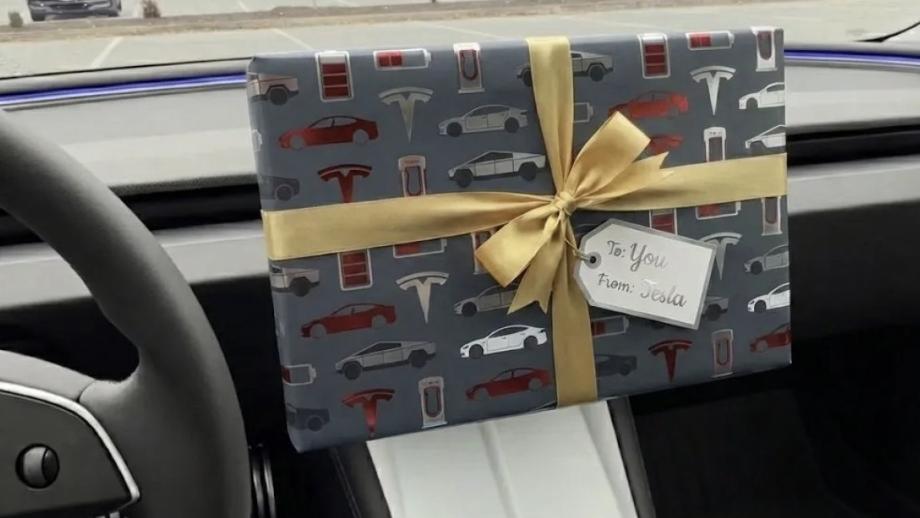 特斯拉史上最酷送礼方案：送礼就送FSD
特斯拉推出了一项新的赠送计划，美国车主可