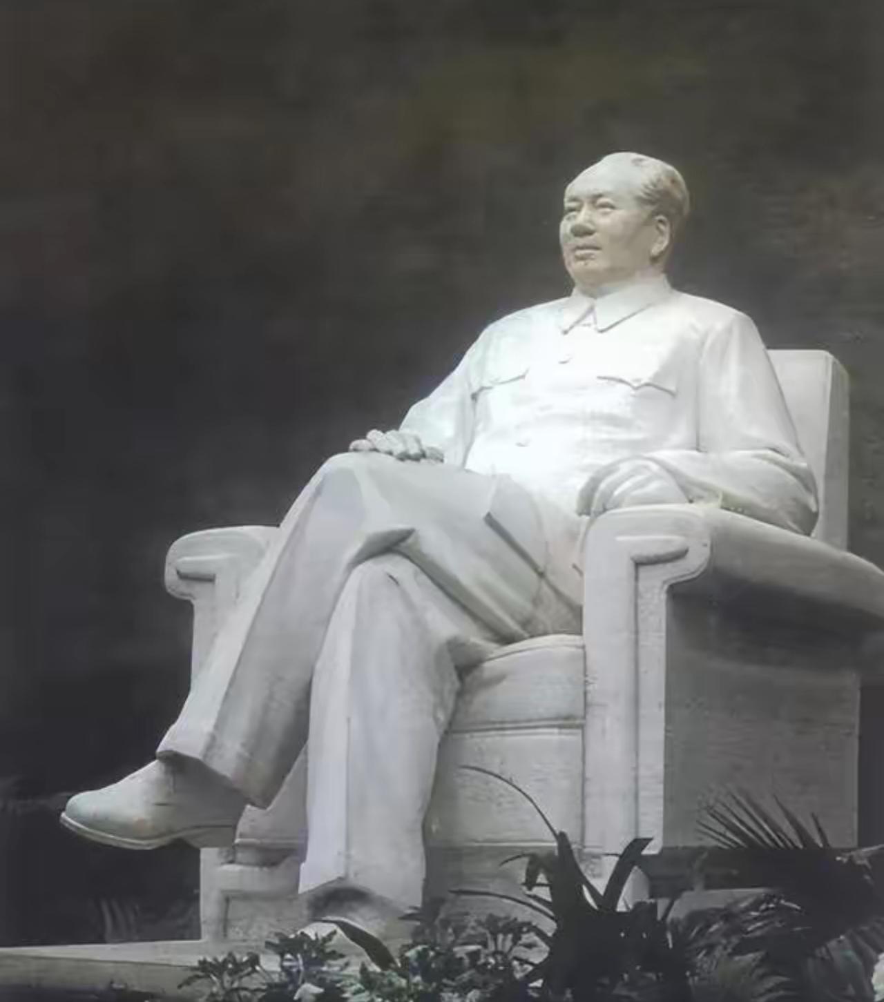 有人提议在全国范围内拆除毛主席塑像，是谁提议的，名字可以公开吗？谁敢拆除毛主席塑