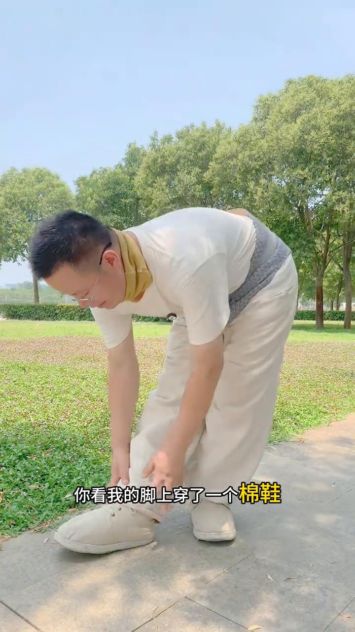 固本养身：金字塔穿衣，穿对不热。
很多人看不懂我夏天的穿衣方式，其实这是老祖宗的