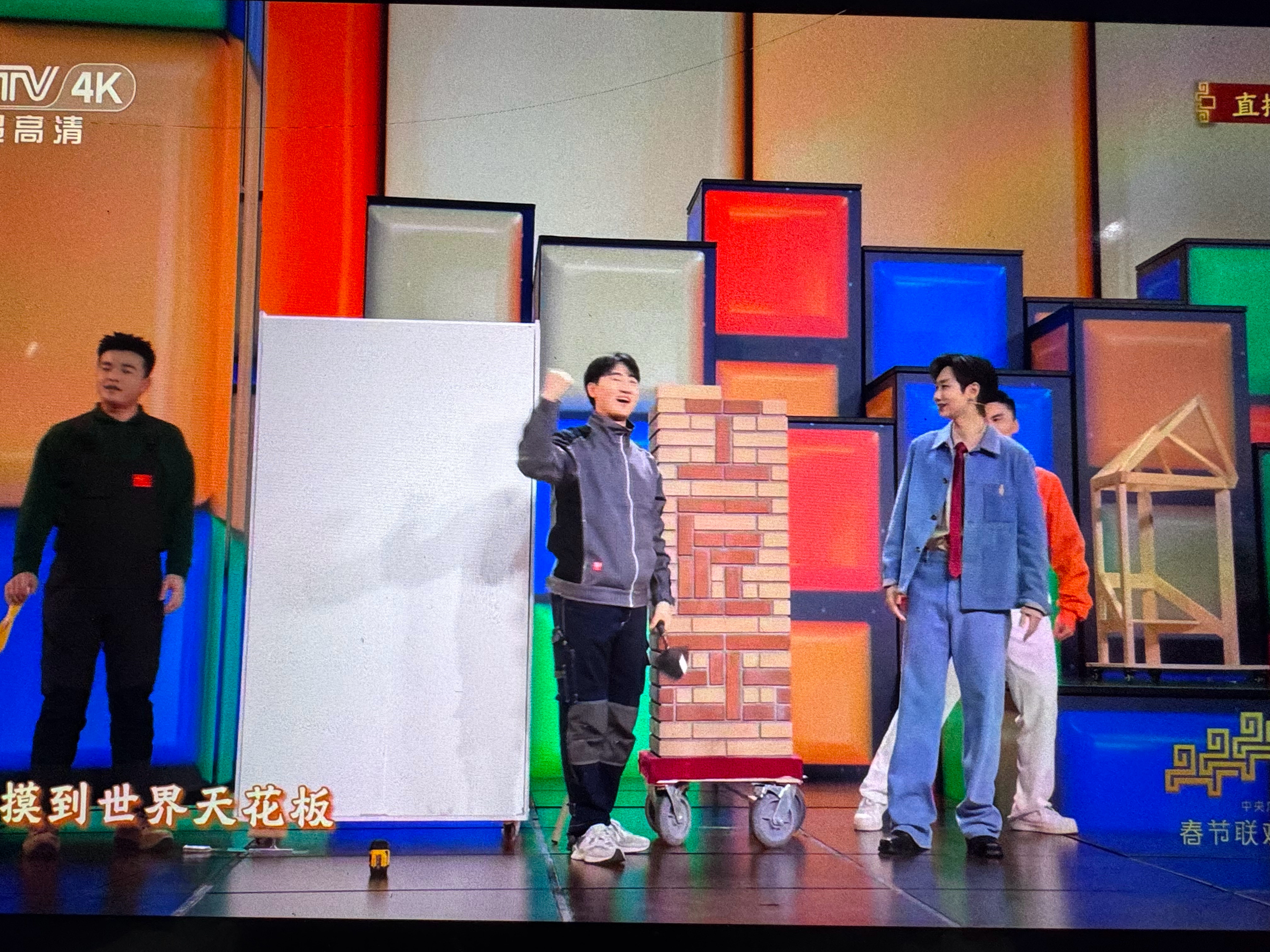 汪苏泷的发型师是谁 汪苏泷好体制内的发型哈哈哈哈哈，想到650的汪台长了 春晚段