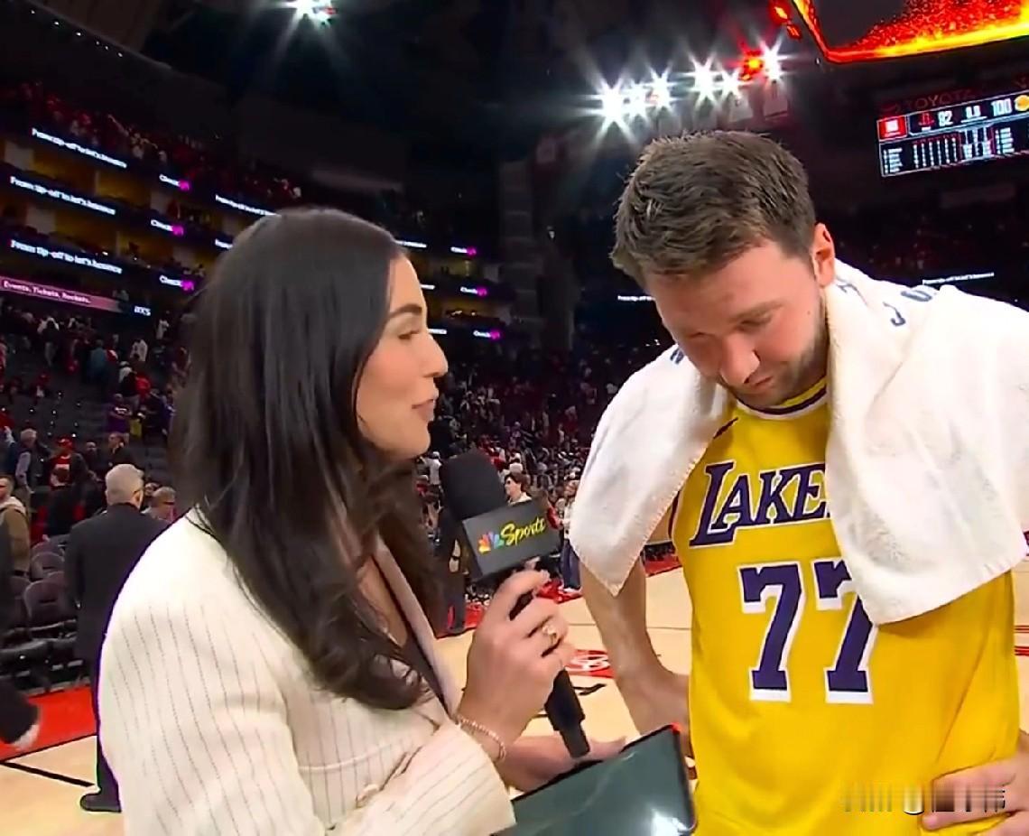 果断包夹！东契奇谈杜兰特：

“我们清楚KD的实力。”

“所以必须果断去包夹他