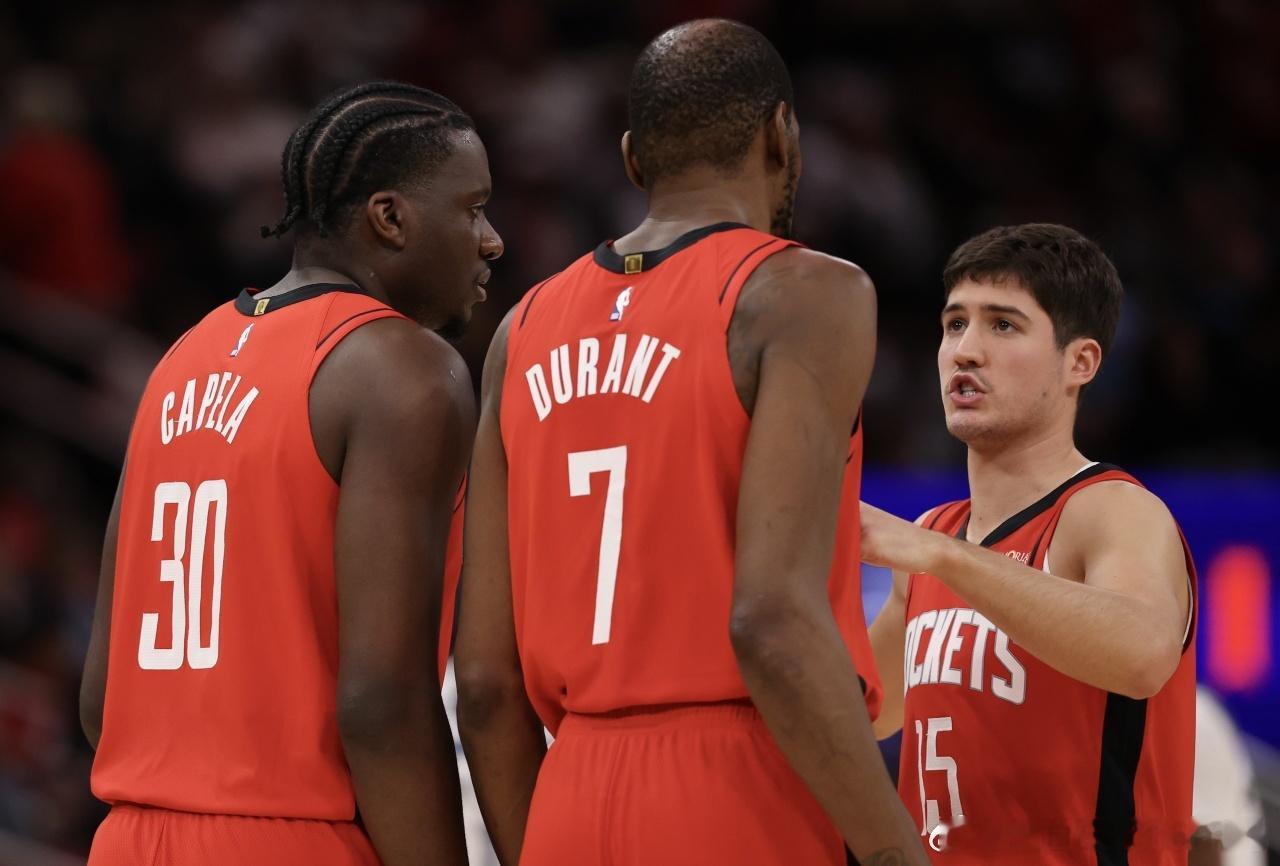 1月21日 今天，火箭主场111-106逆转马刺。赛后，火箭媒体人Chris A