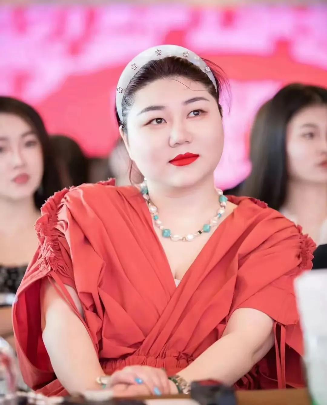 英皇欠下巨额债务濒临倒闭，杨天真来救？

谢霆锋、容祖儿、古巨基等香港明星的经纪