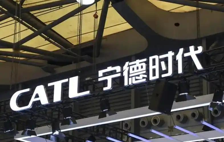 看着英伟达市值稳稳站上5万亿美元大关，说心里一点不羡慕那是假的。宁德时代明明是全