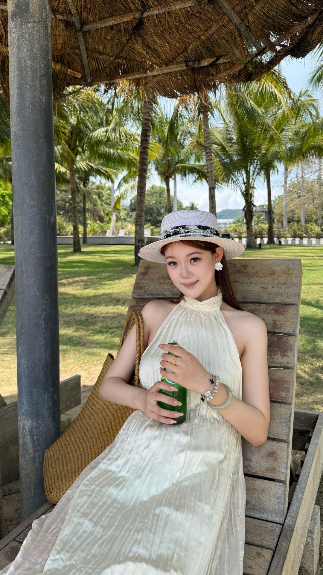 沙滩🏖️躺椅  太舒服啦喜欢三亚的松弛感 每天晒晒太阳吃吃喝喝 理想中的生活 
