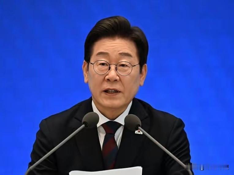 刚刚
韩国总统李在明表示
有人问我
对台湾问题怎么看
我说
台湾问题
是中国内部