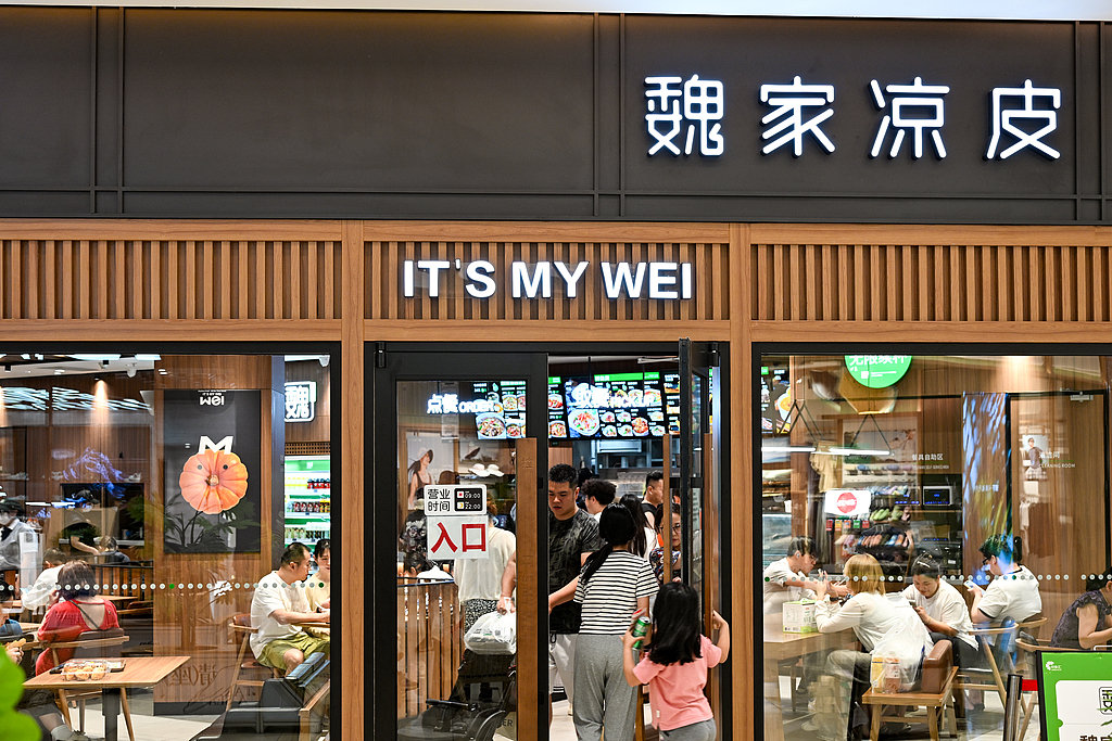 【魏家凉皮为何涨价】魏家凉皮大范围涨价  8月1日起，魏家凉皮在多个地区开启菜品