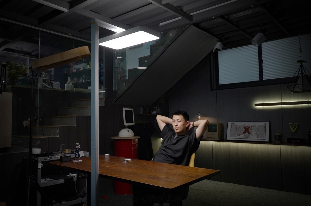 米家立式学习灯 #TECHMAN图赏# 

这玩意儿主打的就是 光线均匀、高照度