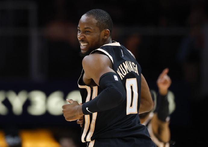 今天，迈克尔·汤普森（克莱·汤普森的父亲）在ESPN节目中谈到了库明加。迈克尔·