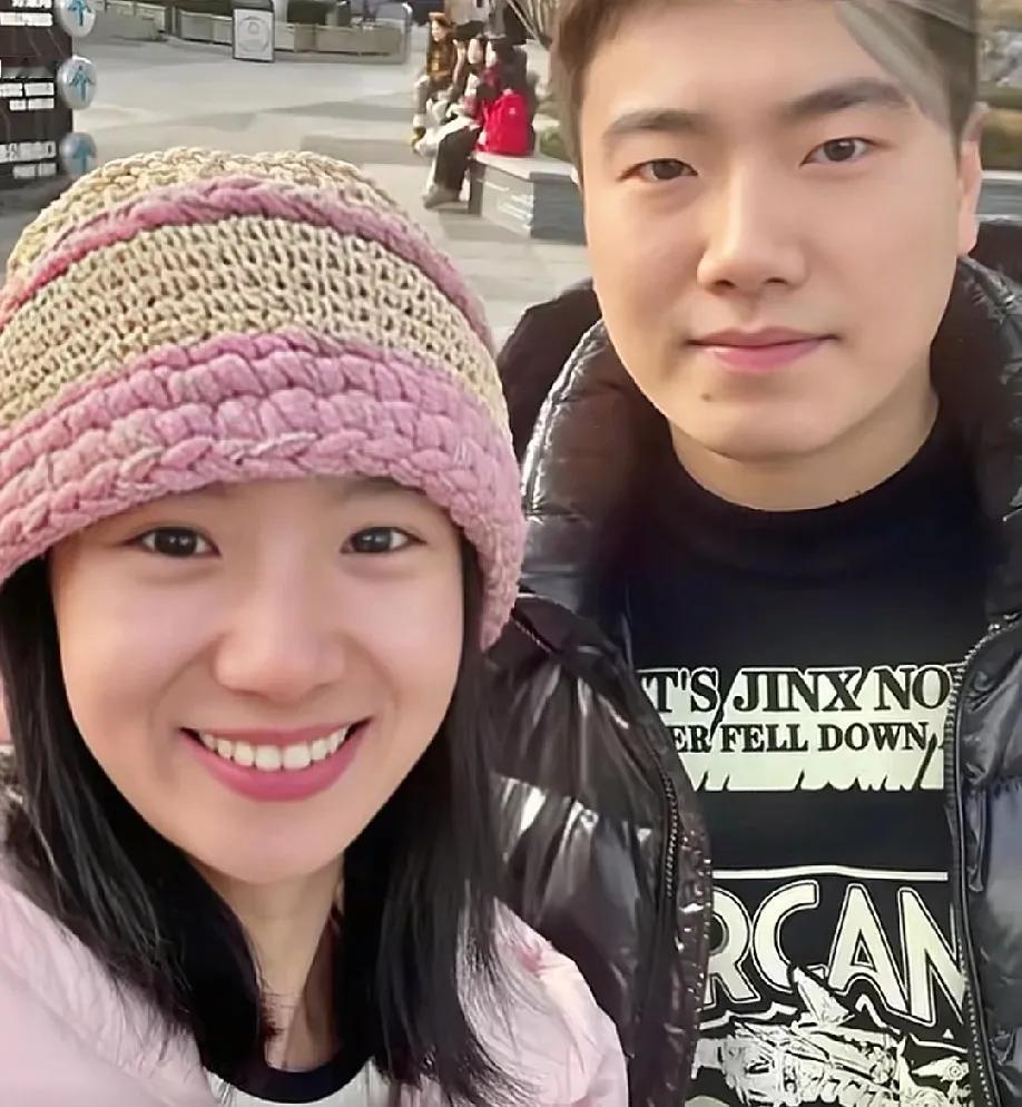 大家不要羡慕梁靖崑的老婆，

因为我们永远不可能成为她，

仅仅一个条件，我们就