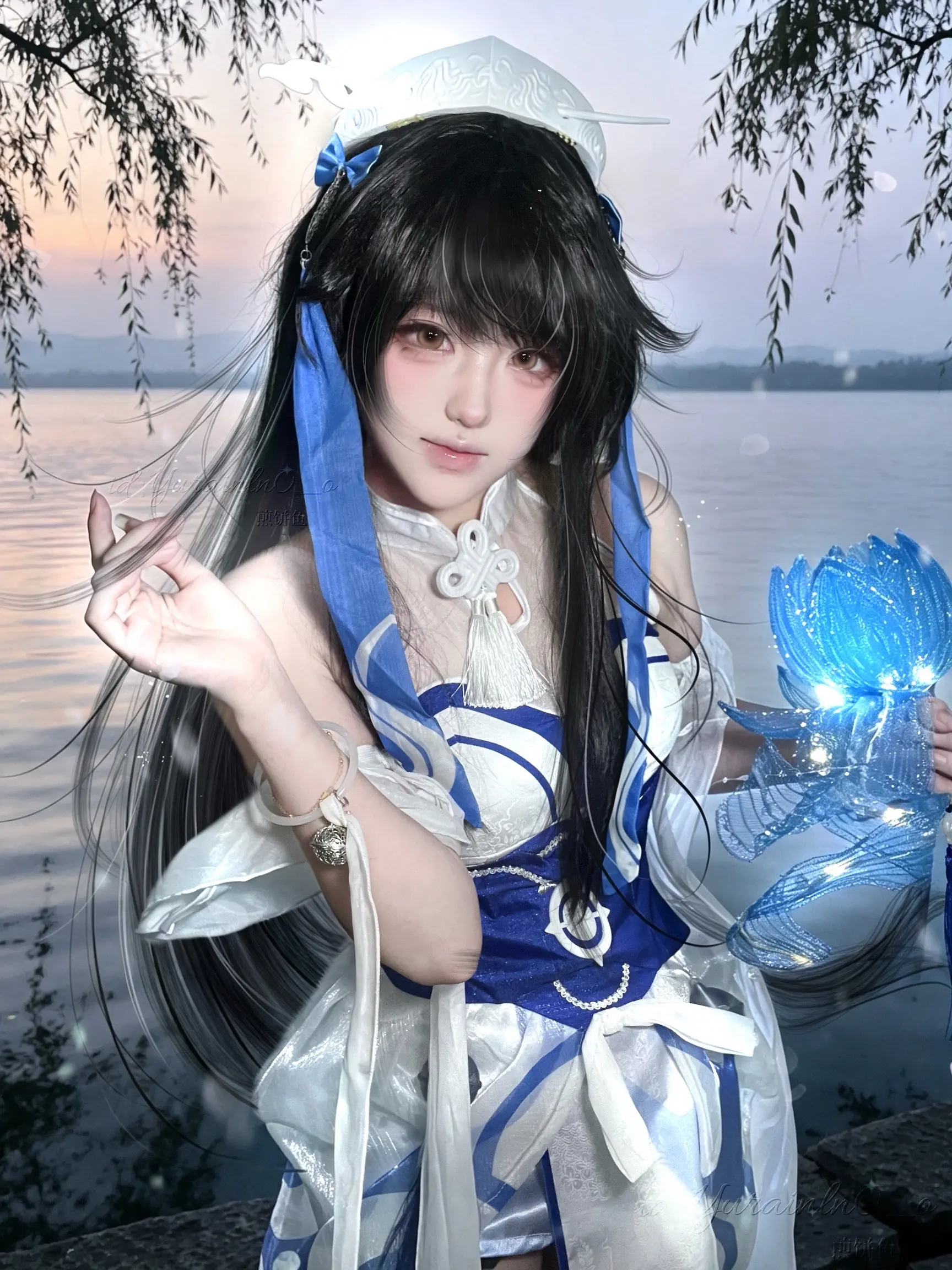 以后隔着三千梨树 六百湘水 你不必哽咽 我始终记得见你的第一面