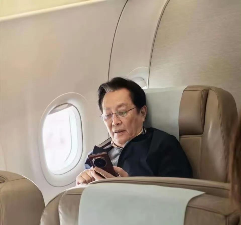 如果你在飞机上遇到他，会叫他什么？

丞相？秦王？重八？燕王？四阿哥？

唐老师