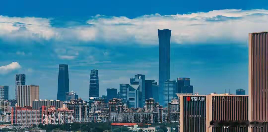 最近老在手机上刷到，说杭州不少网红都撤了。这不由得让我想起前几年总说的“逃离北上