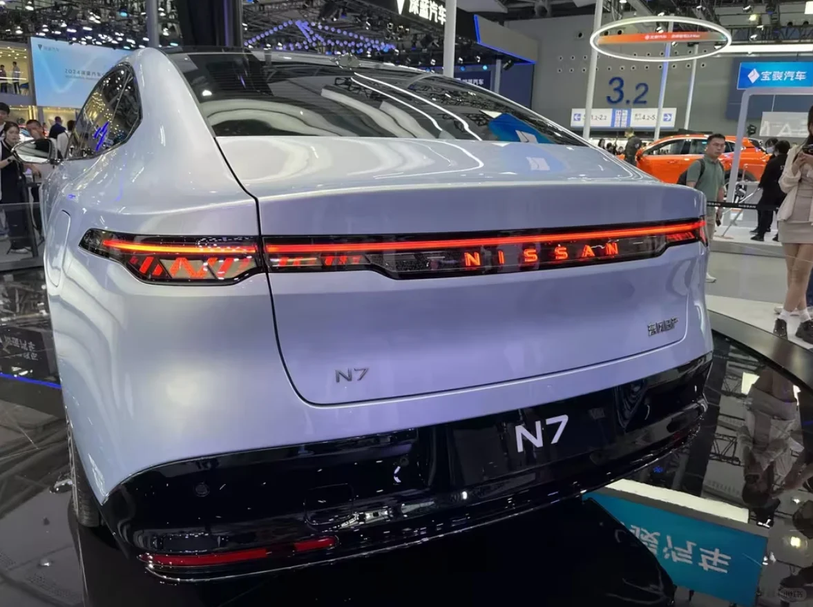 越来越多国际品牌在变成电动汽车后logo变了