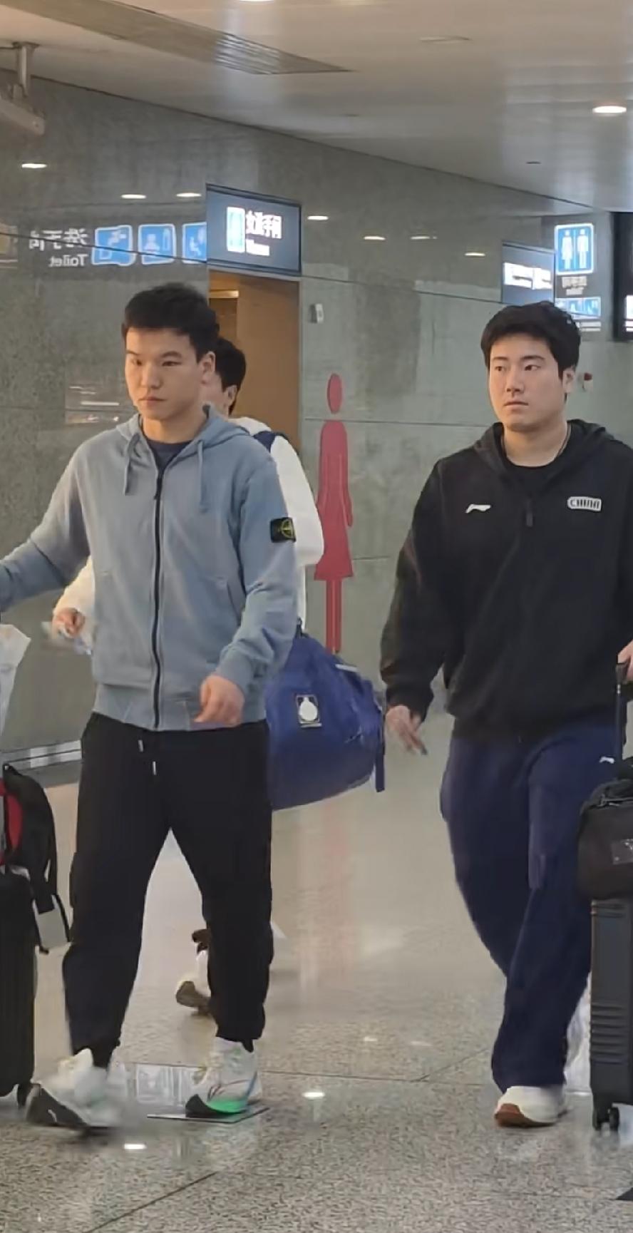 刷到梁靖崑、向鹏回京！成都封训落幕，静待伦敦世乒赛
 
刷到国乒队员成都封训结束