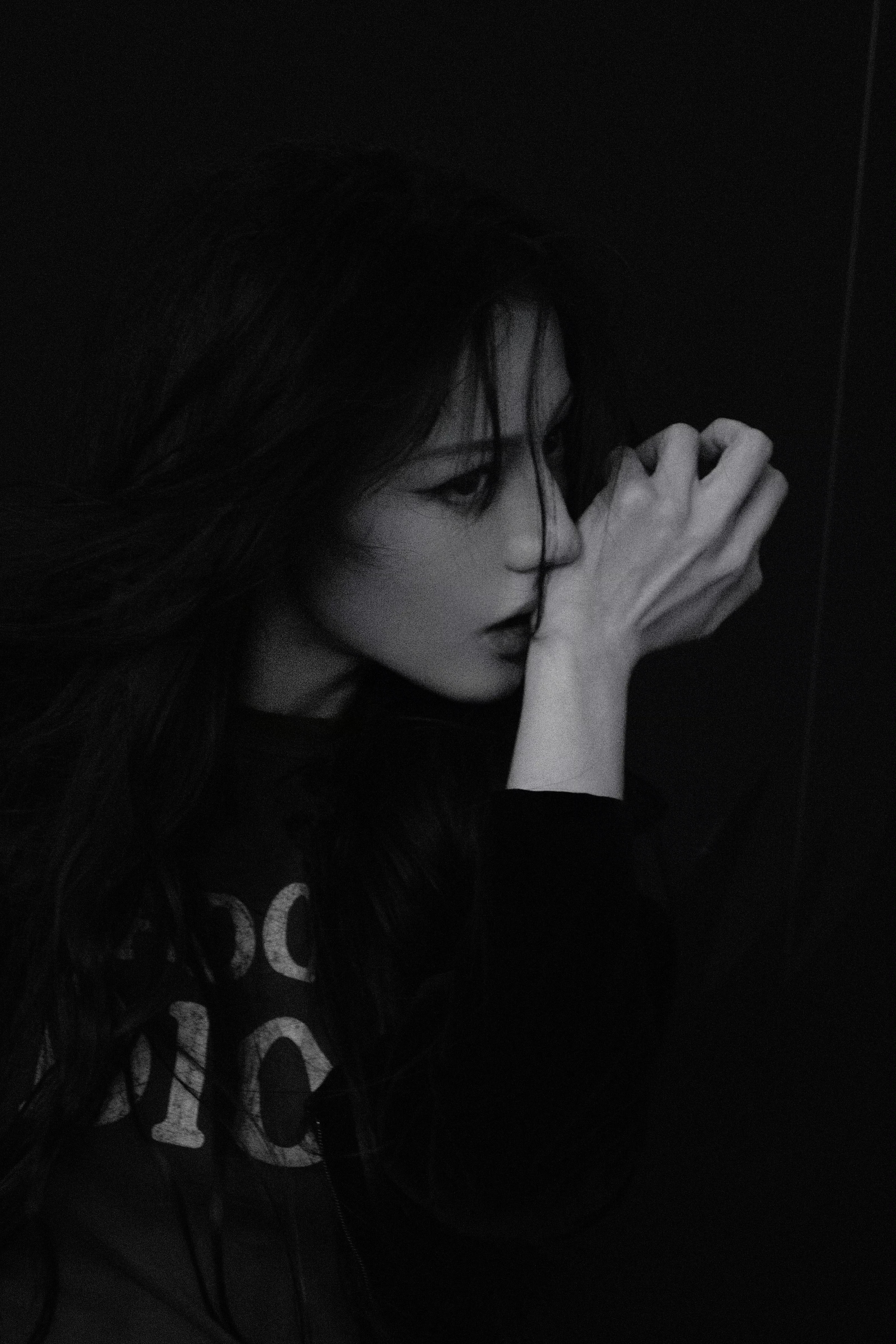 女孩的眼底请盛满长盛不衰的 骄傲又美丽的 狼的野心. 