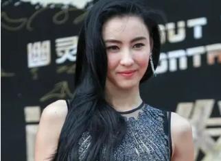 张柏芝自曝剖腹产经过，没给谢霆锋留一丝体面，向太的话说对了娱乐 明星