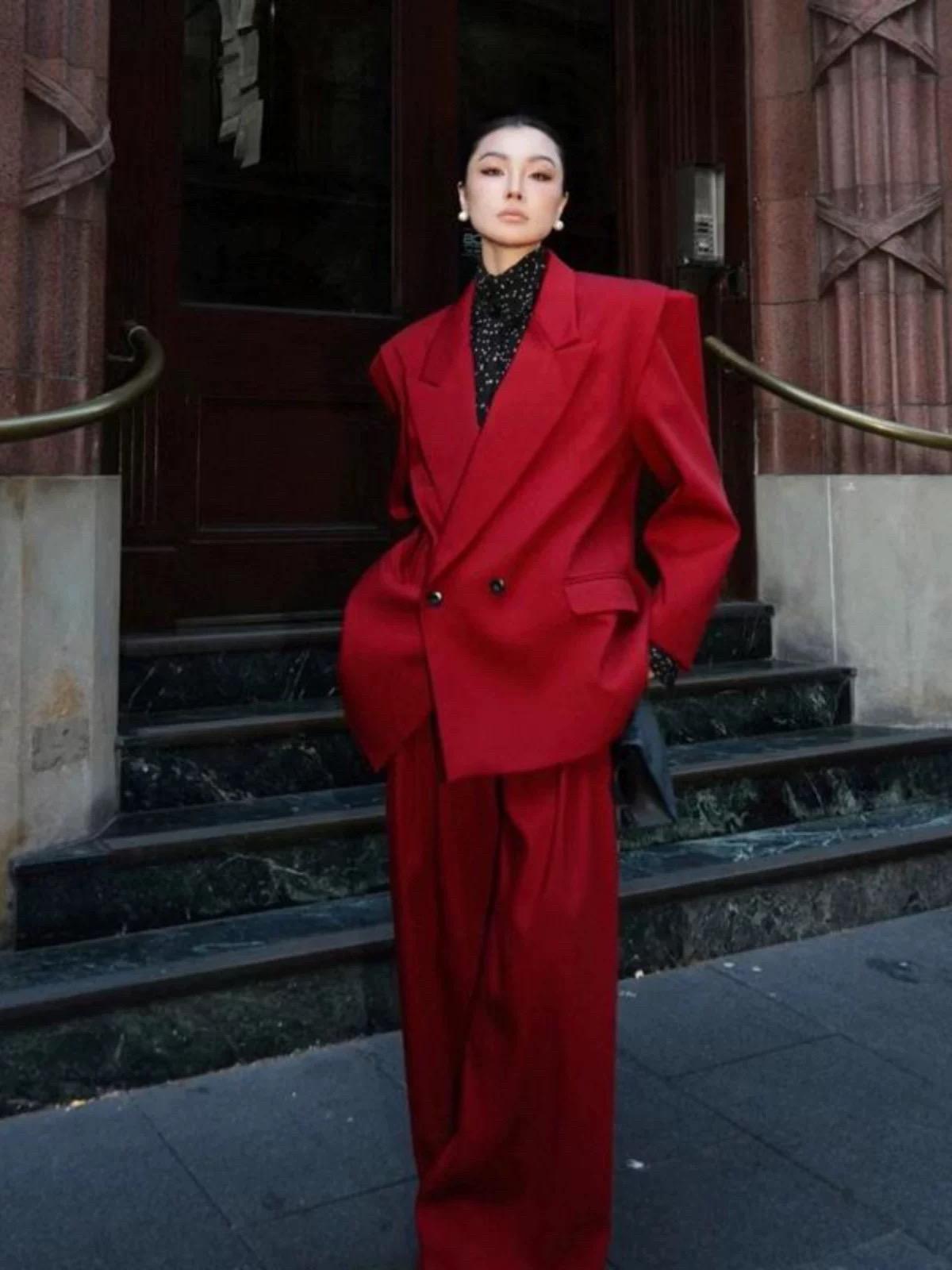 一个内心不再天真的女人!她是穿不了可爱的衣服的，一个内心没有力量的女人...
