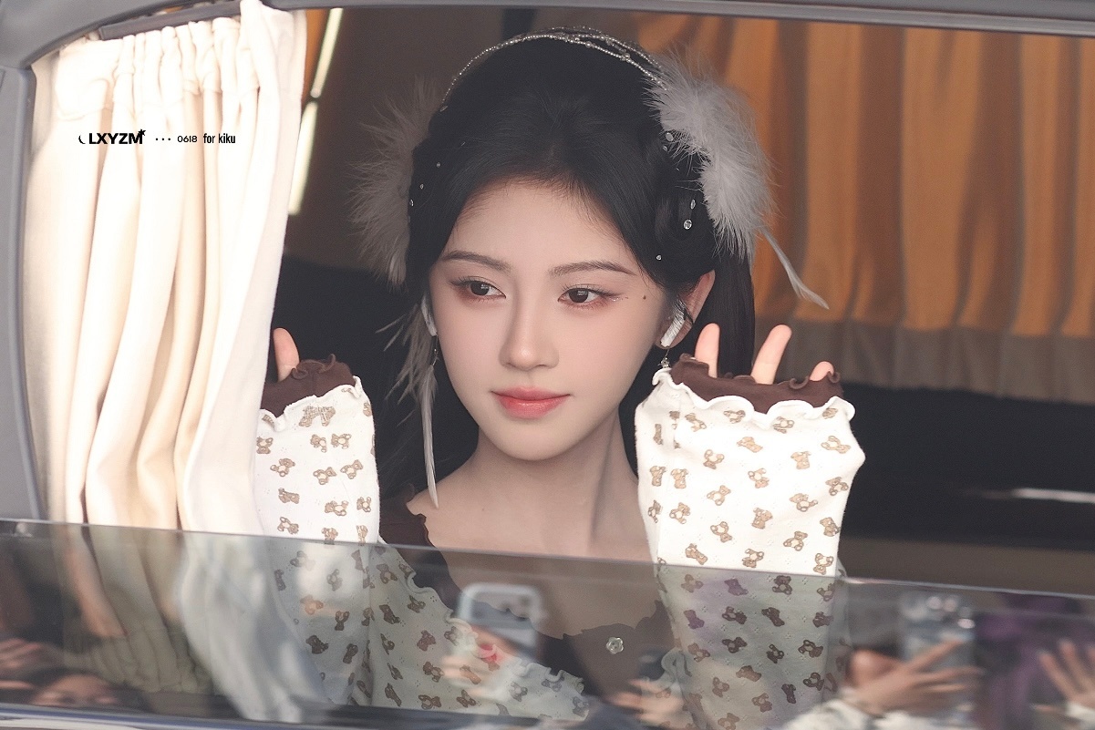 鞠婧祎姜黎非 jjy鞠婧祎千香 “我炙热明媚的爱，未曾泯灭，当花瓣吹落耳畔，轻声