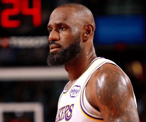 你认为本赛季的老詹是什么级别的球员？赛季过半，詹姆斯本赛季至今场均22.6分5.