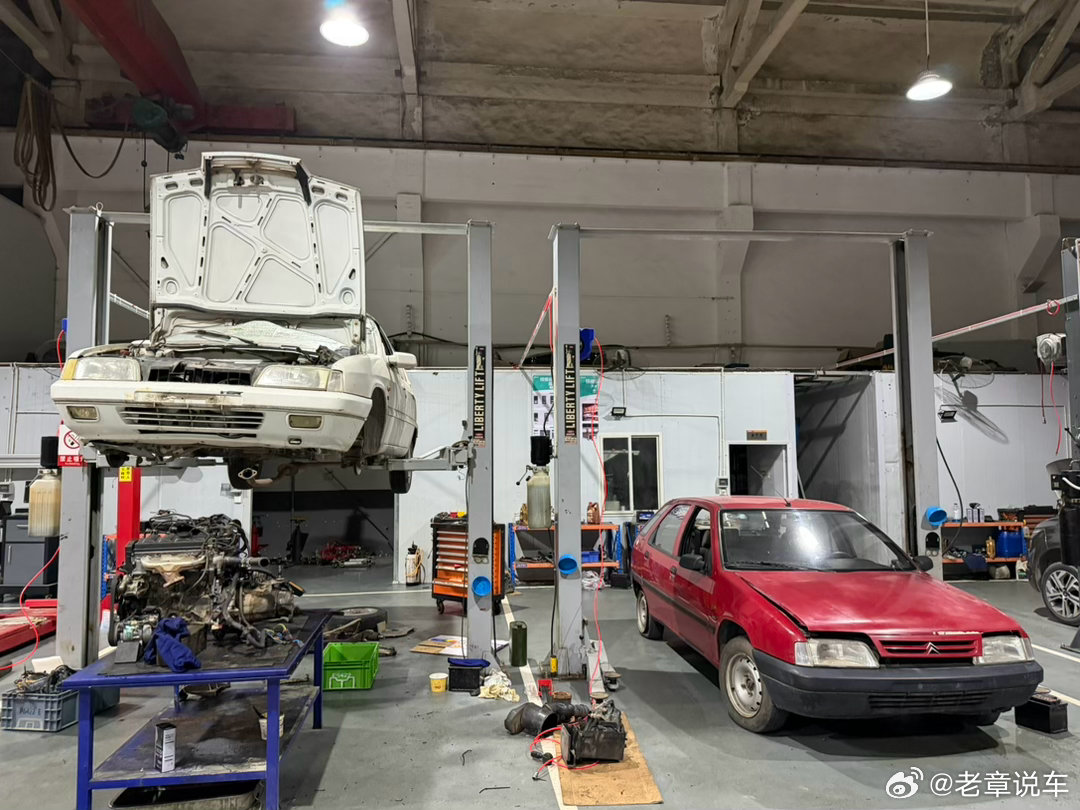 用一台 30 年前的车拯救一台 27 岁的车，这真的是相互成就吧。小红在报废前发