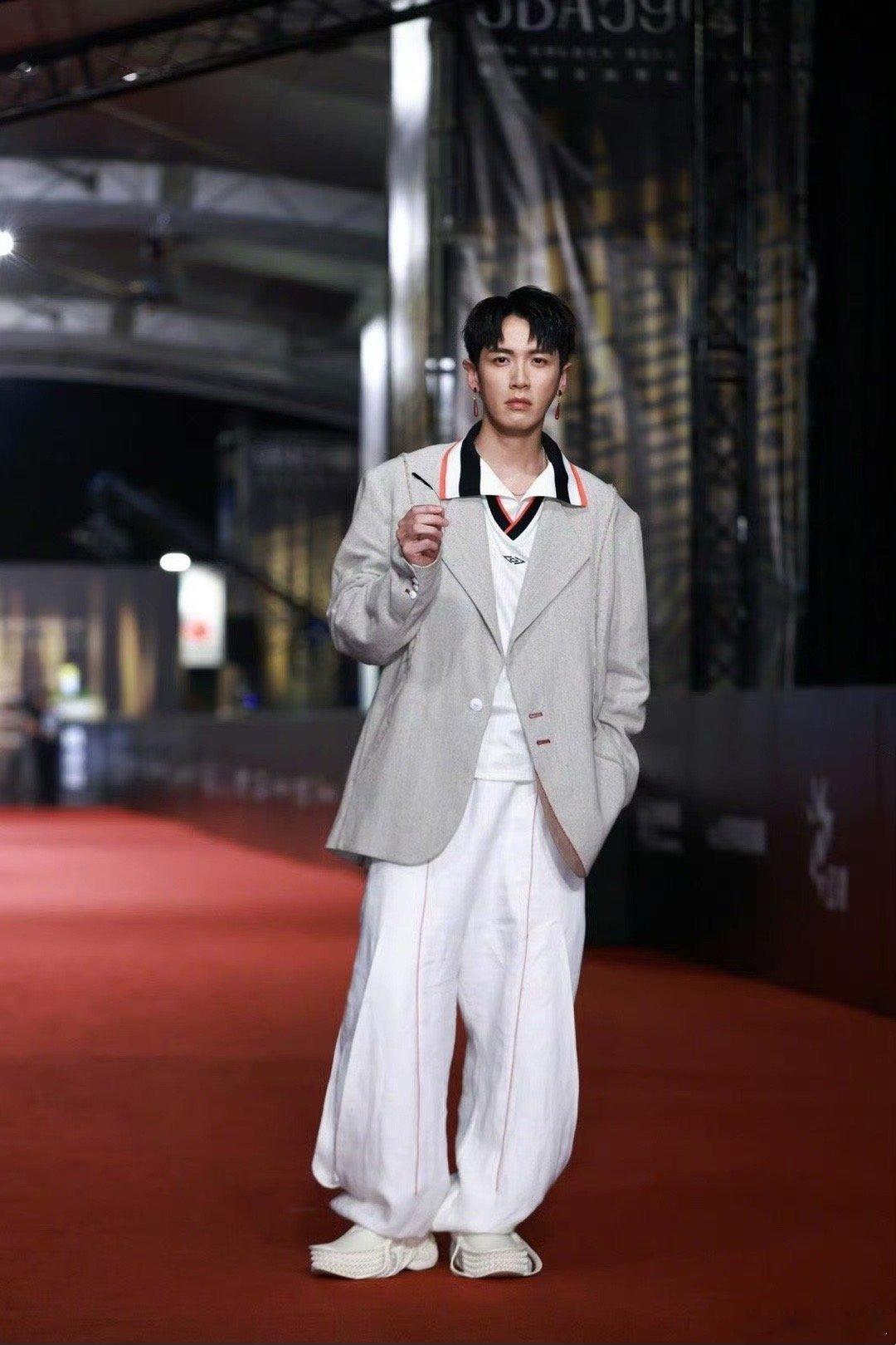 柯震东拿了金钟奖男配？金钟奖的门槛原来这么低[裂开] ​​​