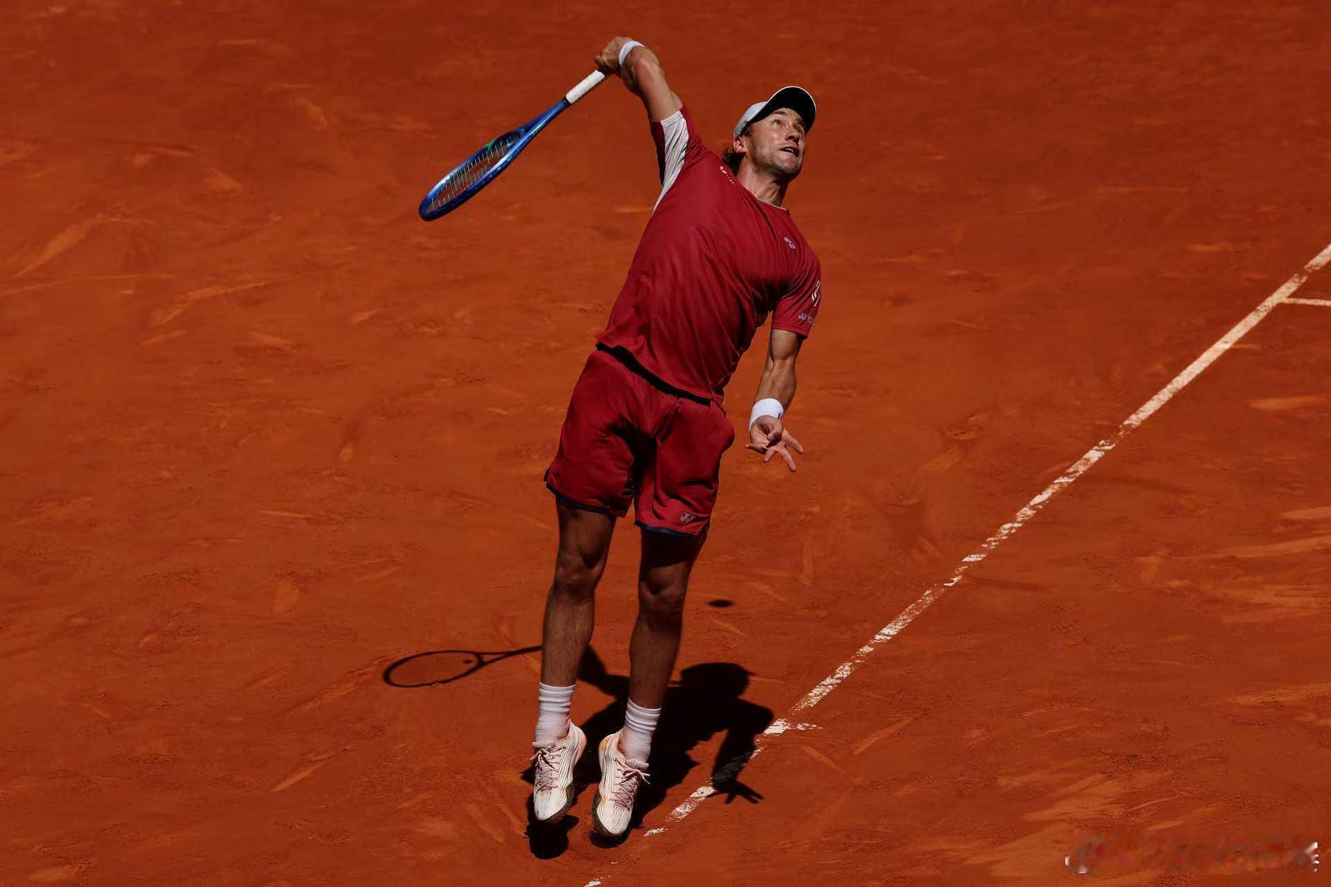 鲁德扳回一城ATP1000 马德里大师赛第四轮，西西帕斯拿下首盘抢七大战，卫冕冠