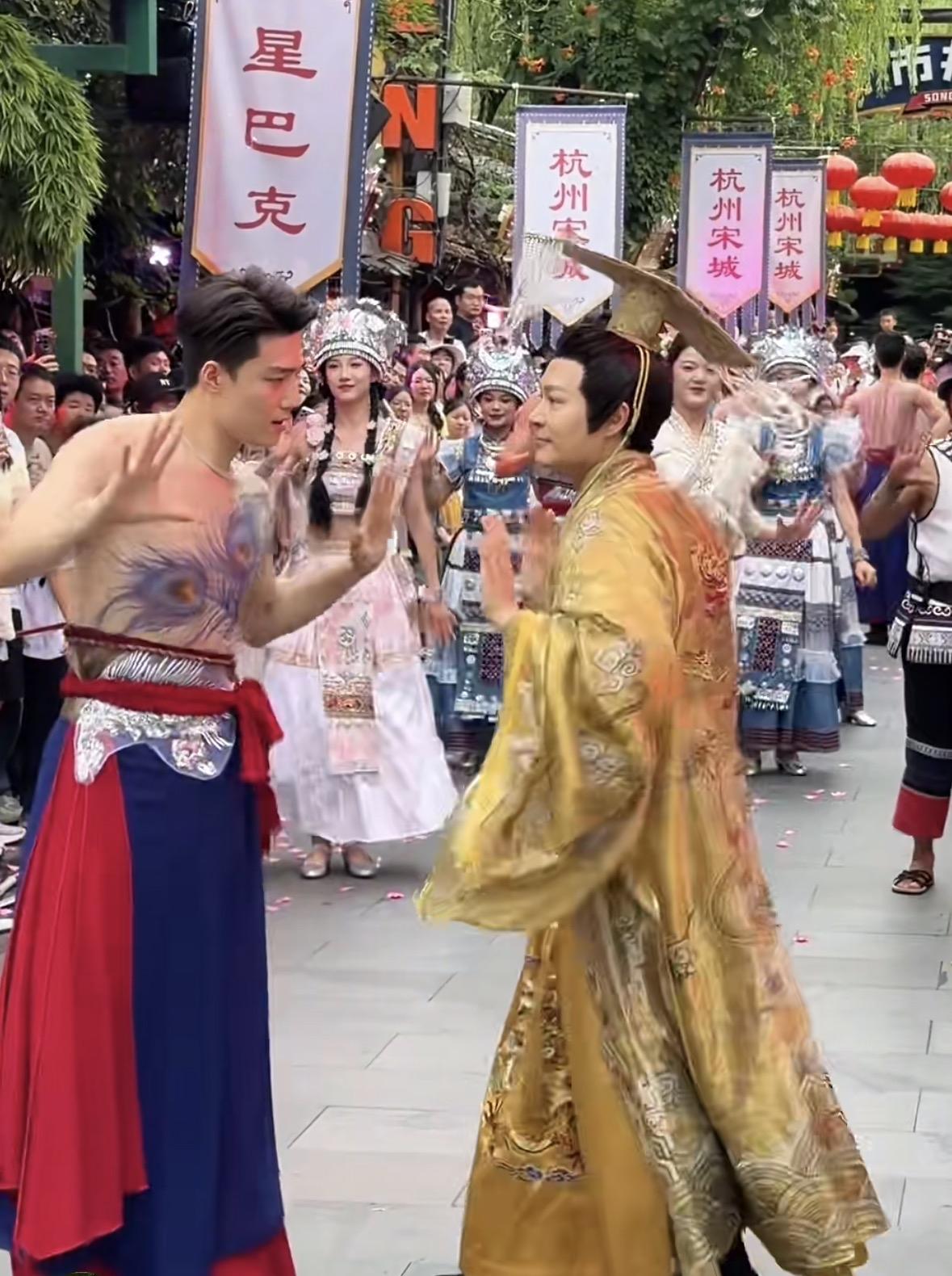 瞧瞧，郑国霖给其他小演员们提供了就业方向。

在影视不景气的情况下，郑国霖面临着