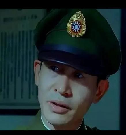 特务抓捕行动中，
谷正文铐住吴石后，
整个人都飘飘然了。
′他以为自己立了大功，