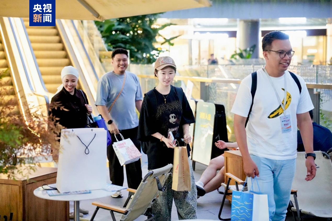 海南免税购物热 “护照友好”引客来