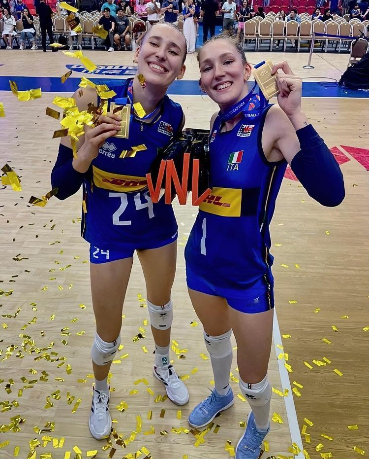 又有意甲球员奔向土耳其！！
…
2025-2026赛季是二传奥罗和主攻塞拉登陆土