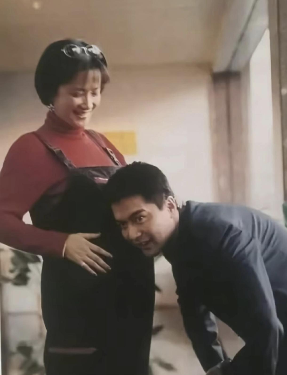 那时是何晴和许亚军最幸福的时光，一晃24年过去了，昔日的俊男美女早已陌路，男方四