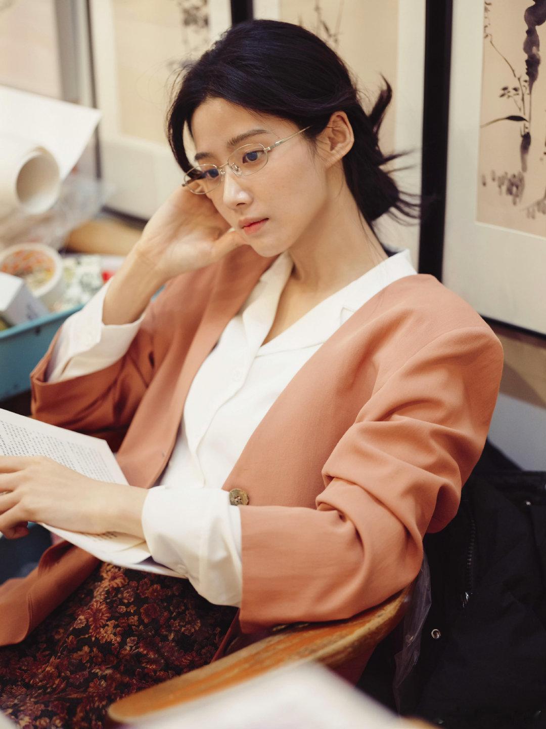 书卷气 好舒服的美 