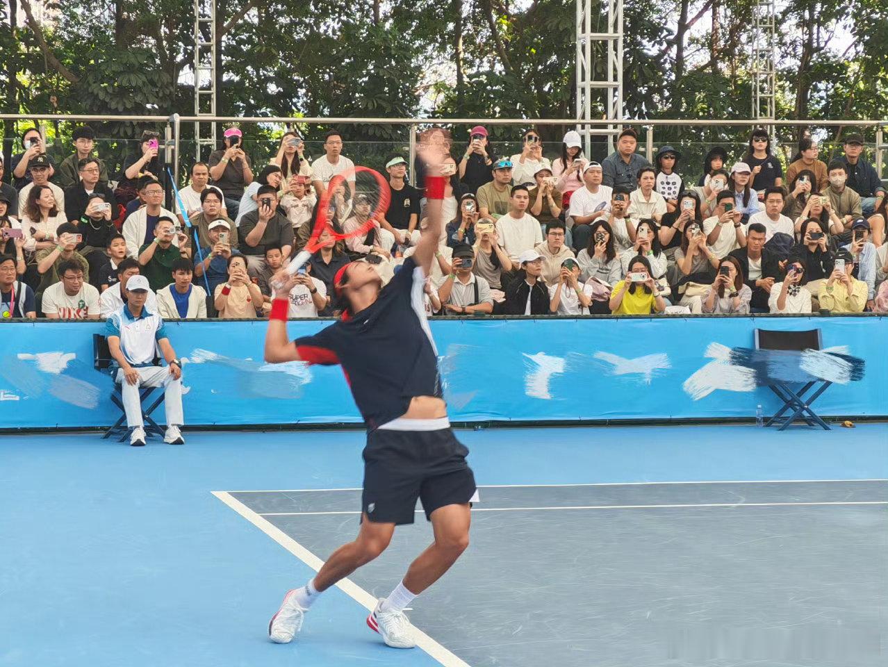 深圳全运会观众拍摄技术绝了！远看台拍特写超在行，肌肉发力、夺冠表情、游泳上岸水纹