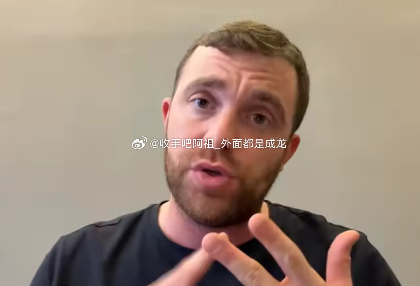 知名记者罗马诺在最新播客中透露，托纳利的转会费注定不菲。目前，曼市双雄与阿森纳均