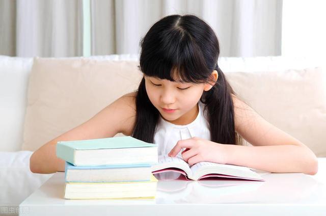 语文，是所有学科里最特殊的一门。
《义务教育语文课程标准》中对语文的学科性质做出