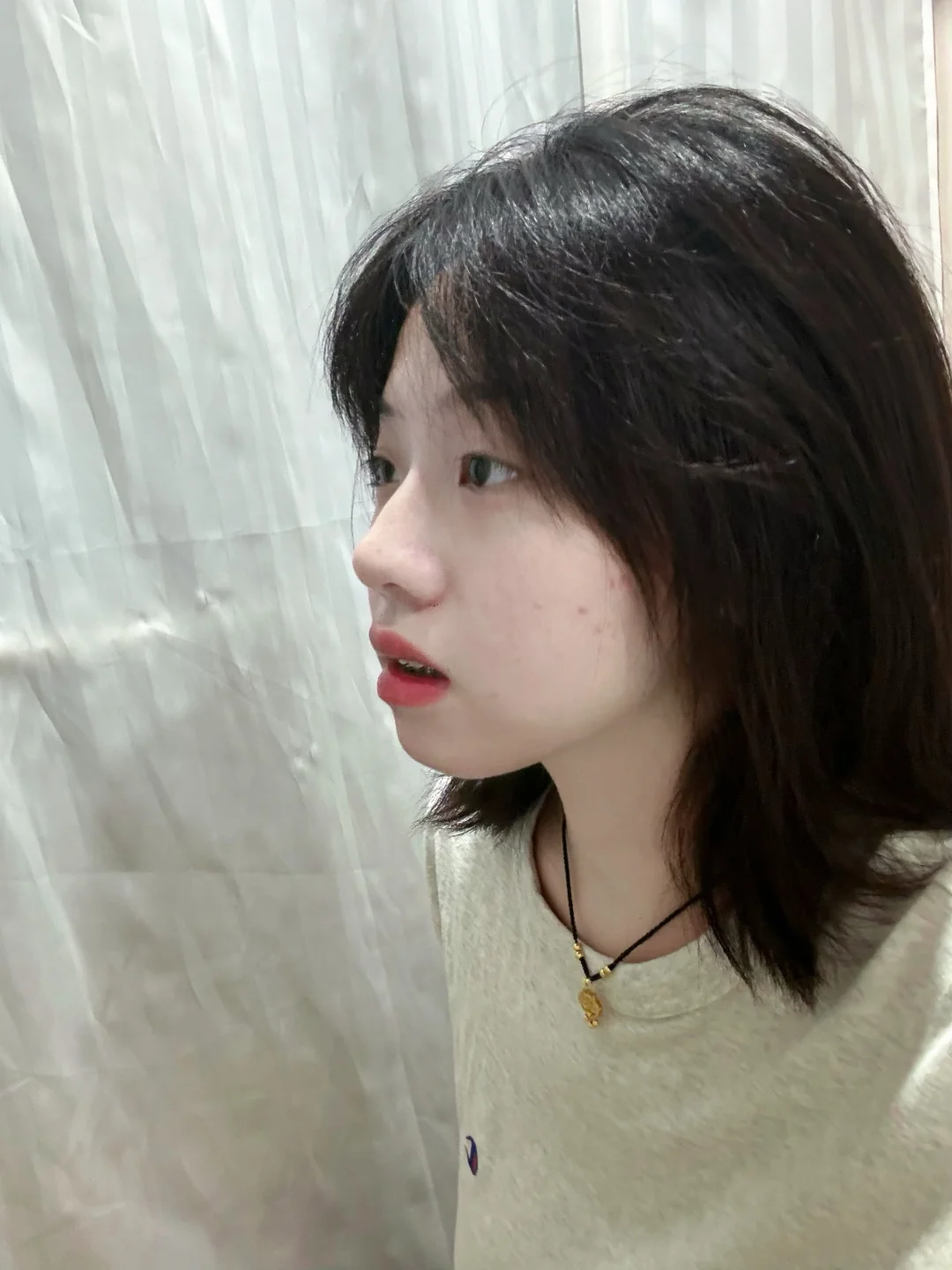 不说话 装高冷