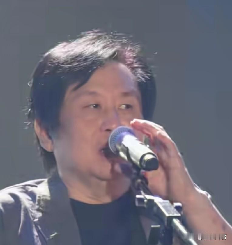 台湾省的歌手郑智化最近亮相四川绵阳，参加由丰谷酒业和绵阳文旅联合主办的一个活动，