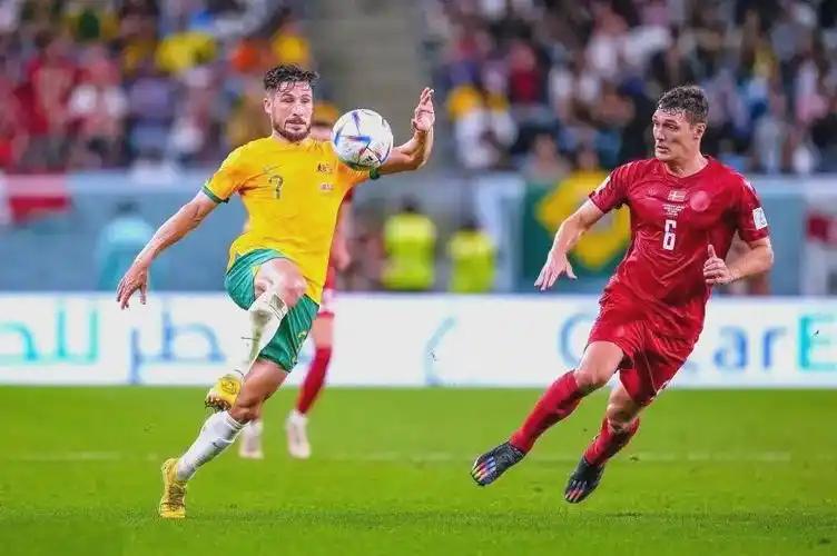 为什么中国足球始终冲不进世界杯？法国人一句话点破真相：球员拿着几百万元年薪，却没