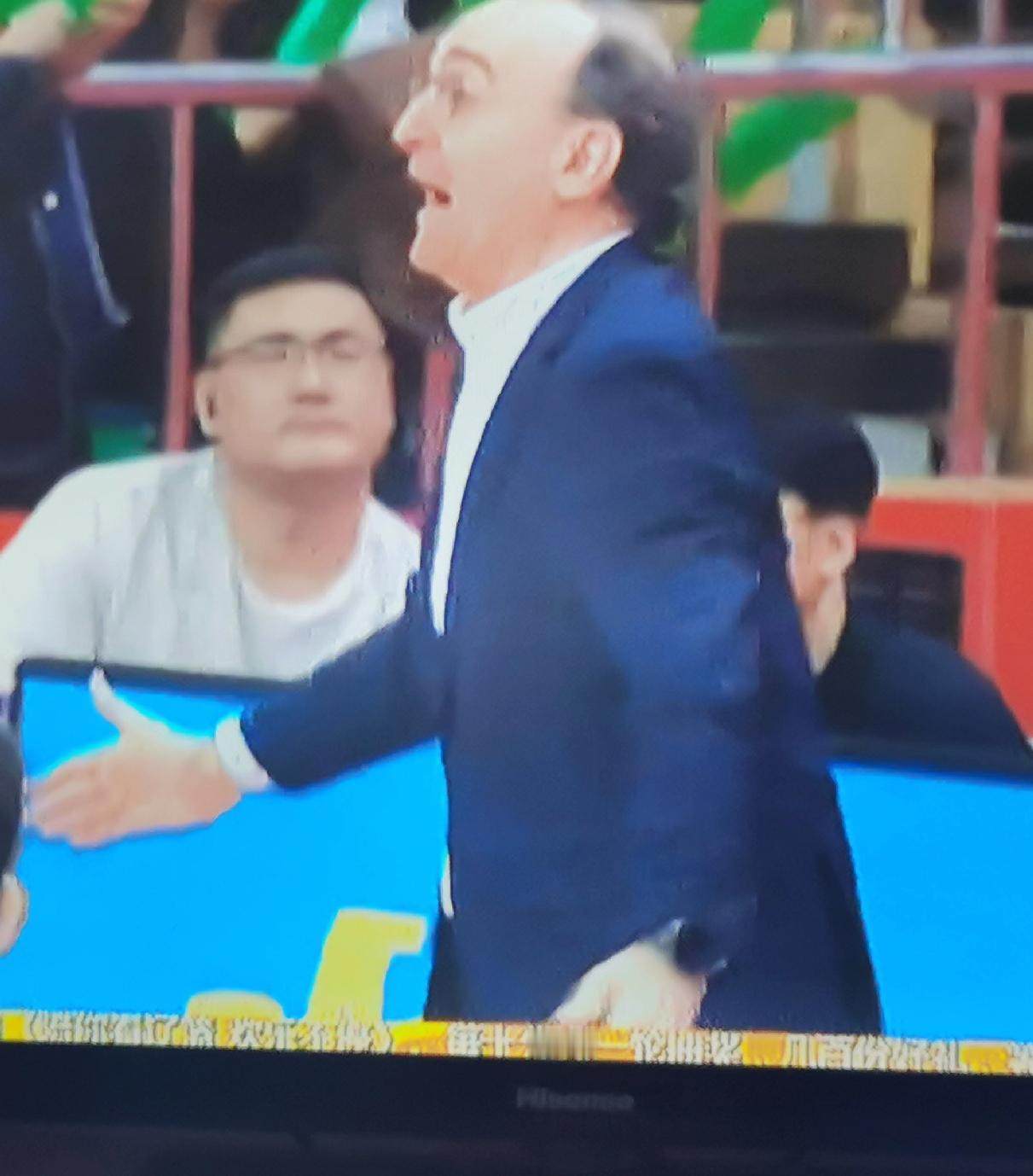 今晚辽宁对江苏常规赛最后一战打出季后赛状态。乌戈脾气见长，激情点燃全队斗志；赵继