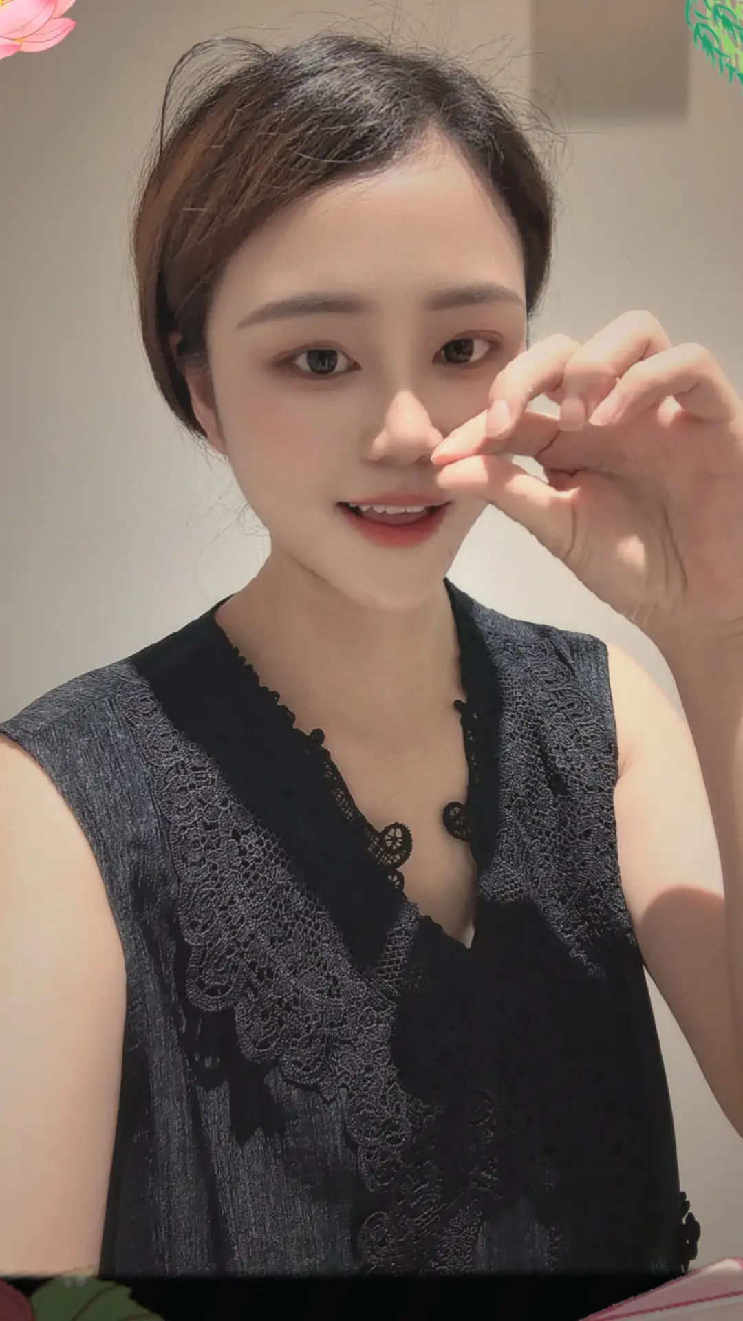 黑裙与温柔，刚好适配今天