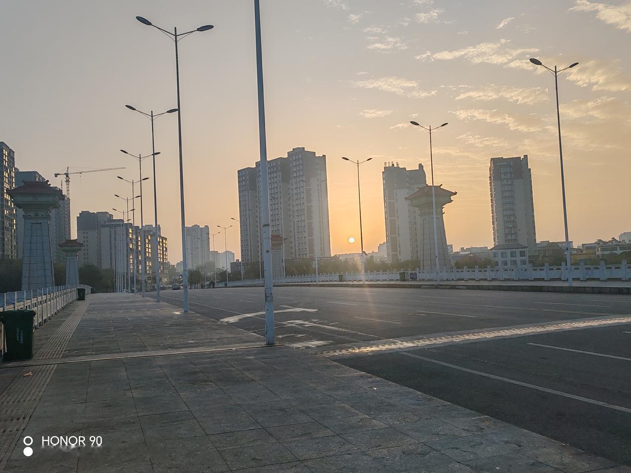 成绩好的学生是老师教的吗？成绩好是老师引导+自身努力+环境支持的共同结果，老师的