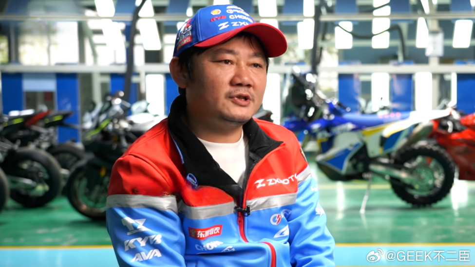 张雪为何不用中国车手张雪坚持不启用中国车手，本质是国内摩托车竞技生态环境尚未成熟